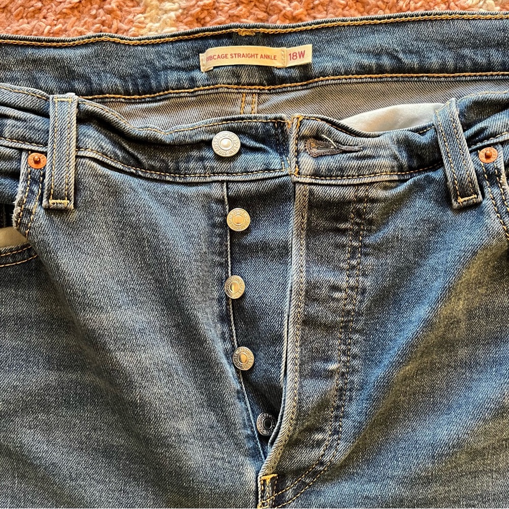 Levi’s Ribcage Straight Ankle Jeans - Picture 8 of 8